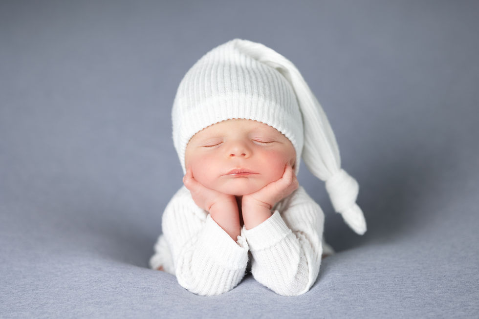 sesión de fotos newborn en Zaragoza bebé recién nacido en estudio Valdespartera