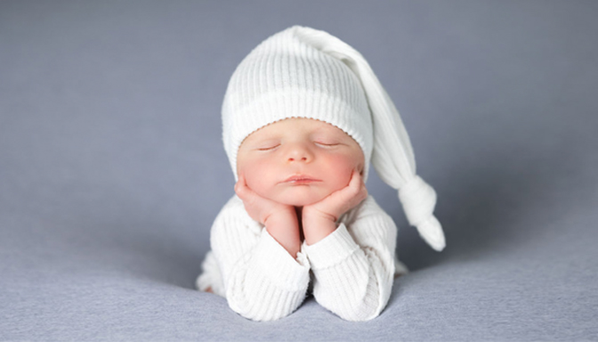 Cuándo hacer una sesión newborn: el mejor momento para fotografiar a tu bebé